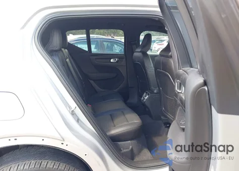 2019 Volvo Xc40 T5 Inscription z USA, uszkodzony, nr VIN YV4162UL8K2097844